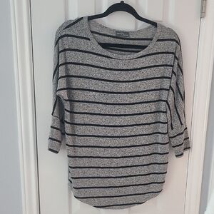 Market & Spruce Heathered Gray and Black Knit Top